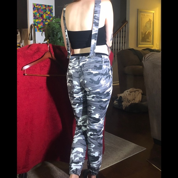 VIP Y2K camo overalls - Picture 2 of 6